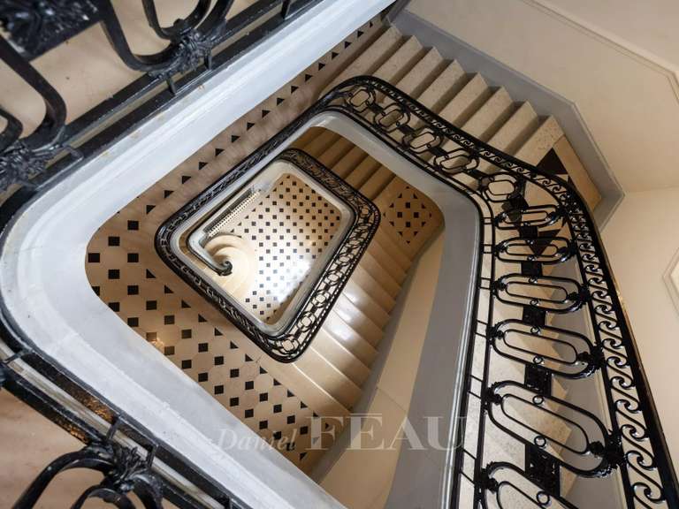 Appartement Paris 10e - 5 chambres - 200m²