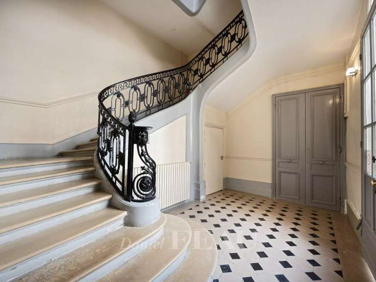 Appartement Paris 10e - 5 chambres - 200m²
