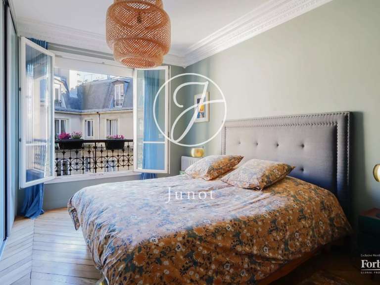 Appartement Paris 10e - 2 chambres - 90m²