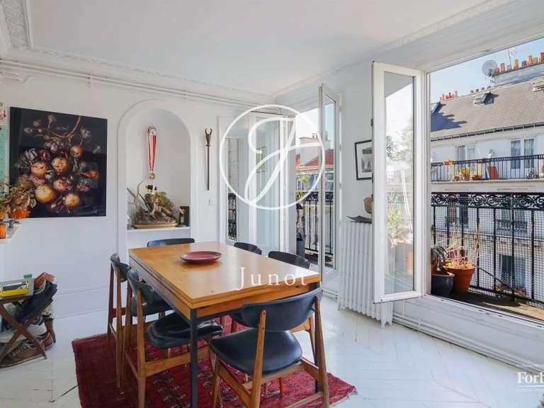 Appartement Paris 10e - 2 chambres - 123m²