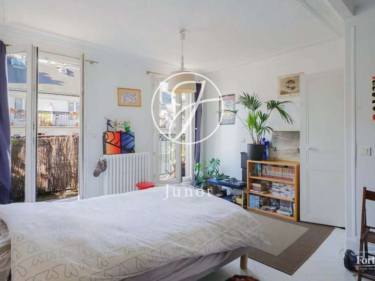 Appartement Paris 10e - 2 chambres - 123m²