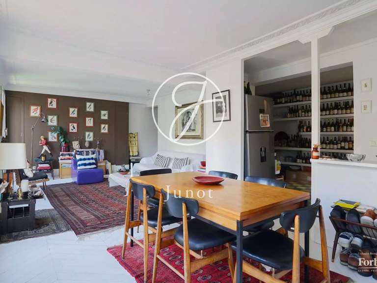 Appartement Paris 10e - 2 chambres - 123m²
