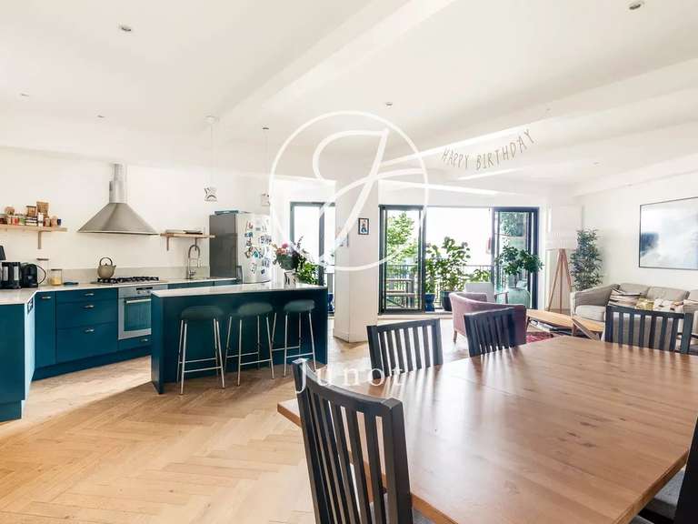 Appartement Paris 10e - 2 chambres - 98m²