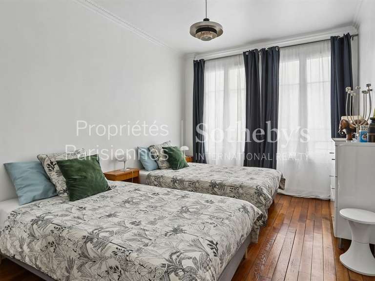 Appartement Paris 10e - 2 chambres - 110m²
