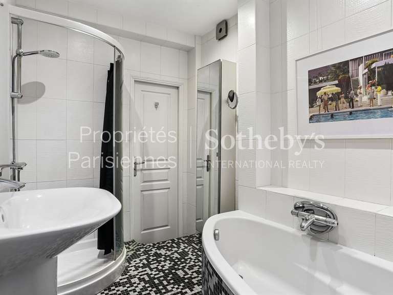 Appartement Paris 10e - 2 chambres - 110m²