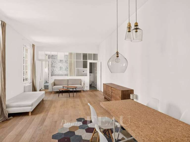 Appartement Paris 10e - 2 chambres - 65m²