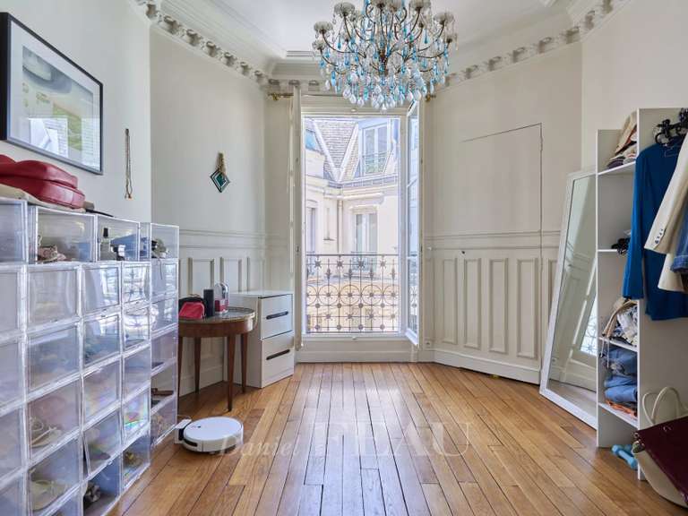 Appartement Paris 10e - 2 chambres - 67m²