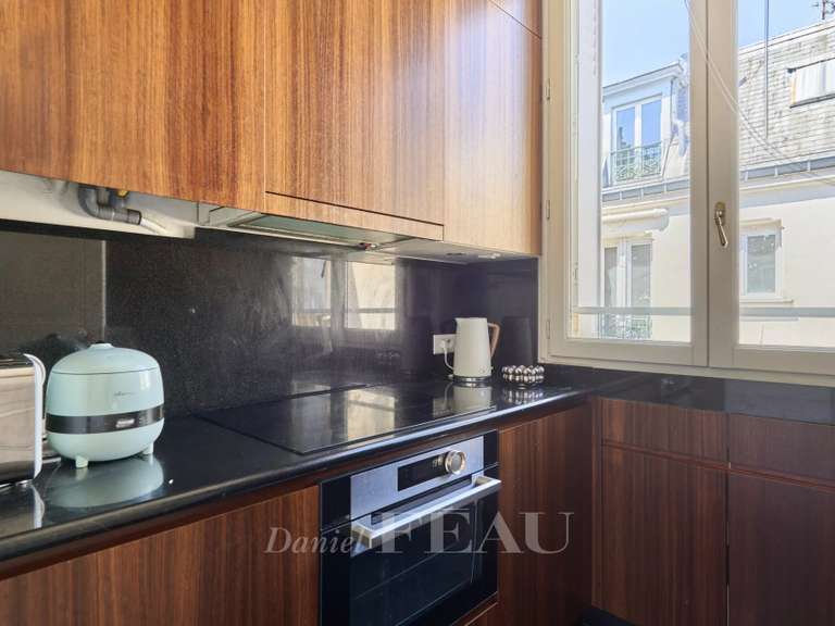 Appartement Paris 10e - 2 chambres - 67m²