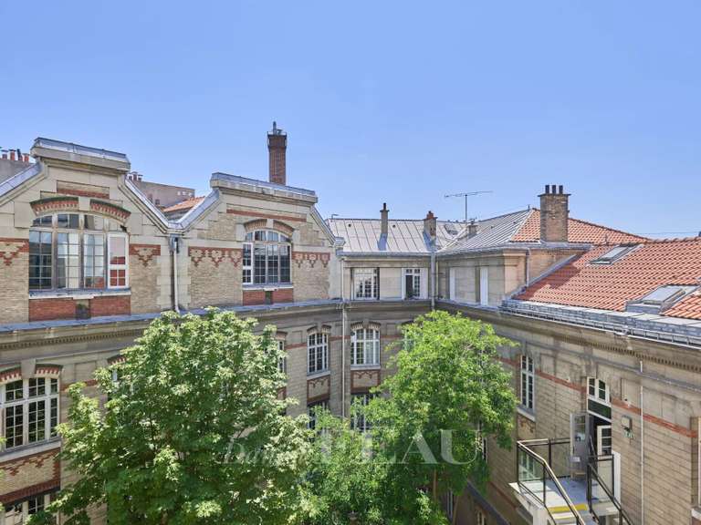 Appartement Paris 10e - 2 chambres - 67m²