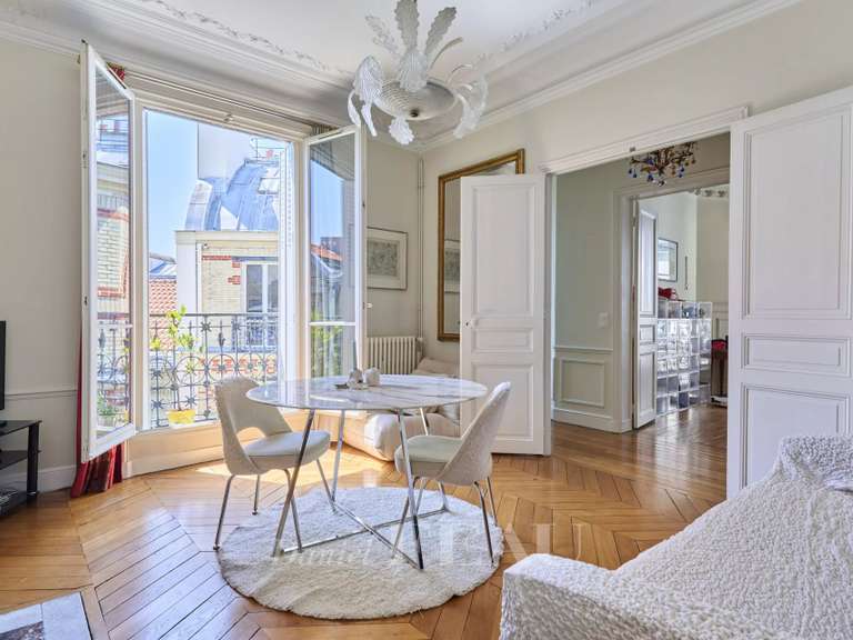 Appartement Paris 10e - 2 chambres - 67m²