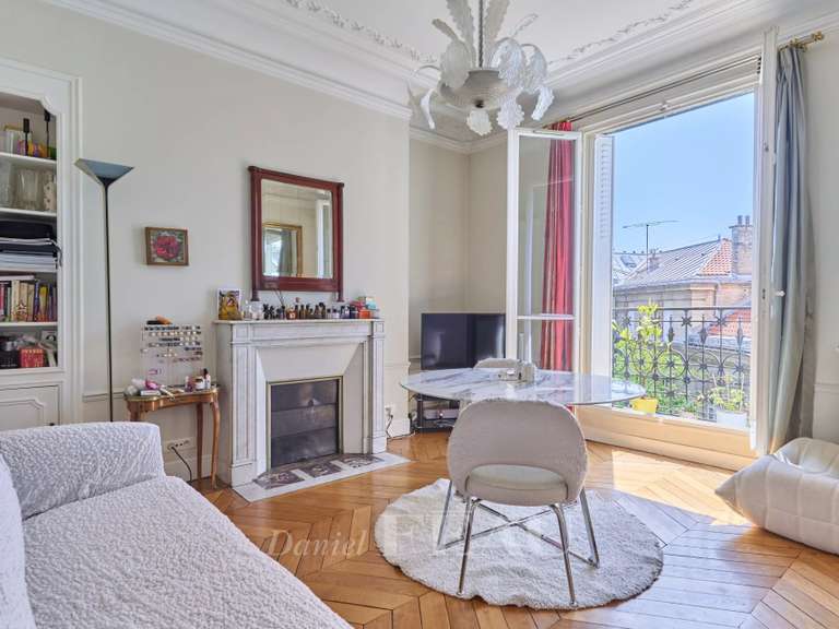 Appartement Paris 10e - 2 chambres - 67m²