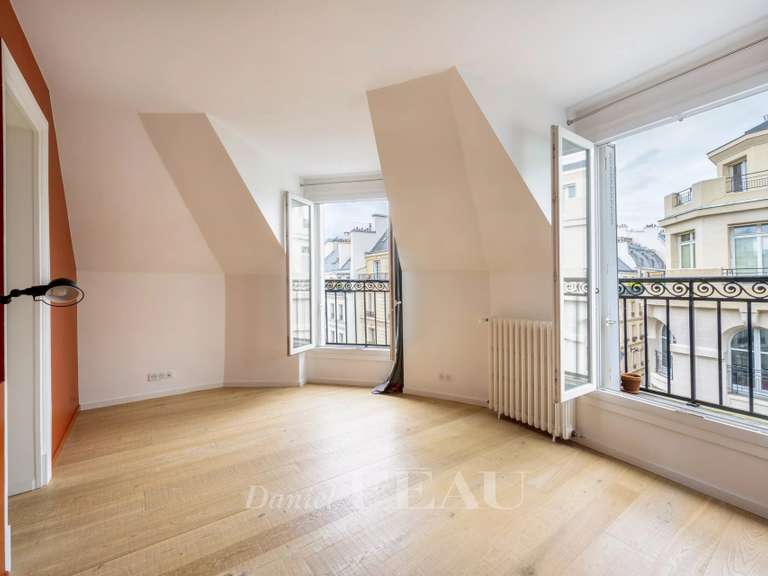 Appartement Paris 10e - 4 chambres - 108m²