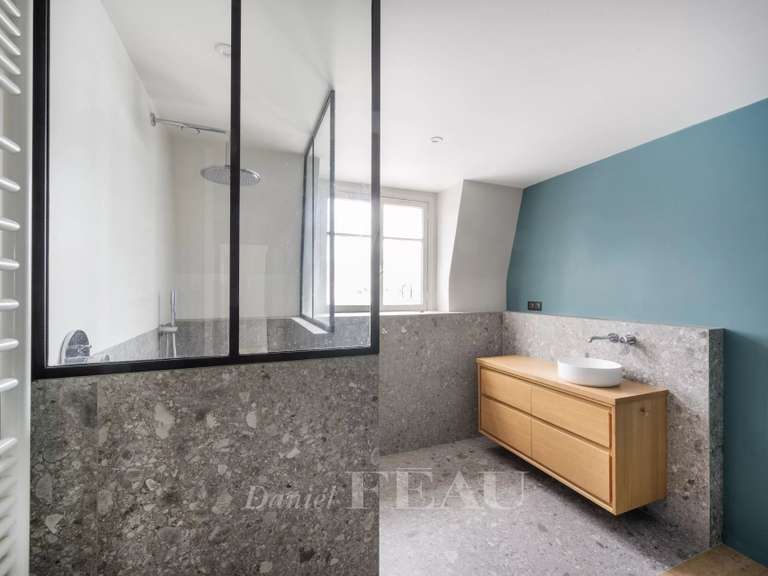Appartement Paris 10e - 4 chambres - 108m²