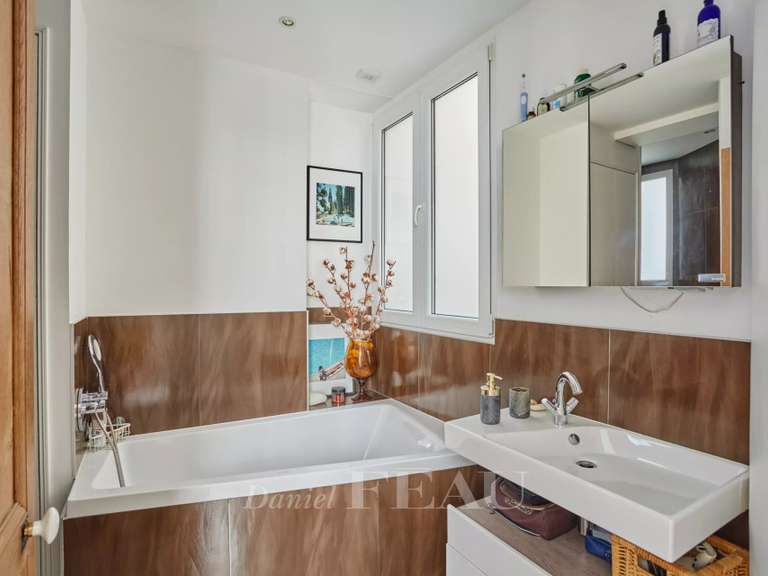 Appartement Paris 10e - 2 chambres - 89m²