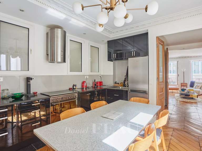 Appartement Paris 10e - 2 chambres - 89m²