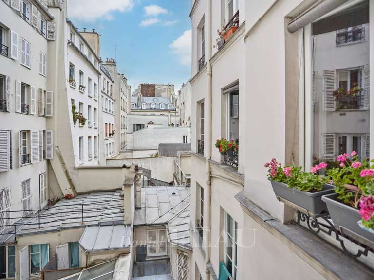 Appartement Paris 10e - 2 chambres - 89m²
