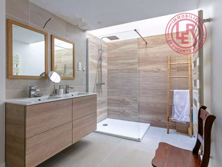 Appartement Paris 10e - 2 chambres - 134m²