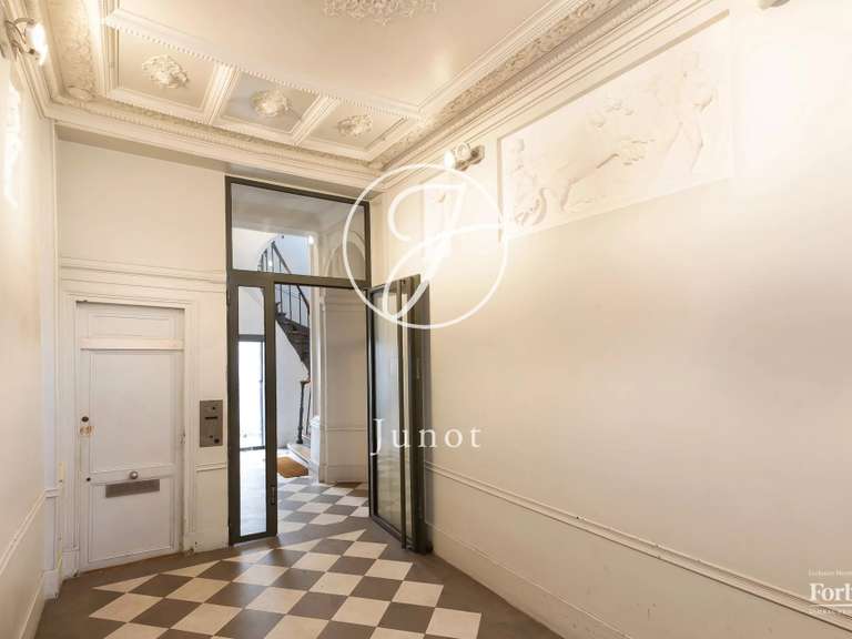 Appartement Paris 10e - 3 chambres - 116m²