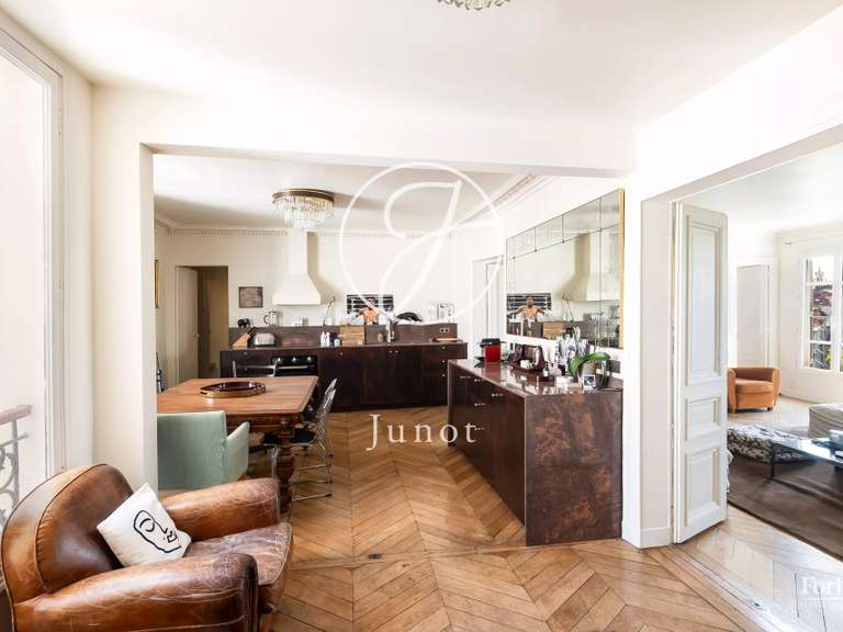 Appartement Paris 10e - 3 chambres - 116m²