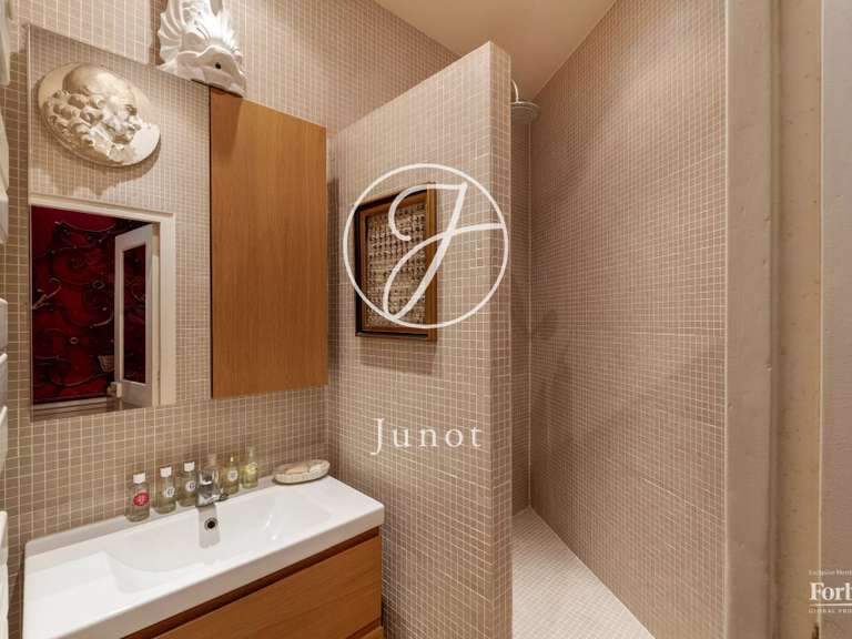 Appartement Paris 10e - 2 chambres - 91m²