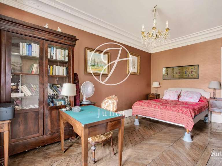 Appartement Paris 10e - 2 chambres - 115m²