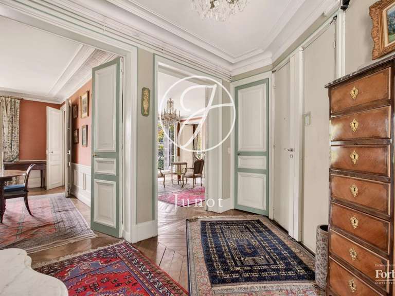 Appartement Paris 10e - 2 chambres - 115m²