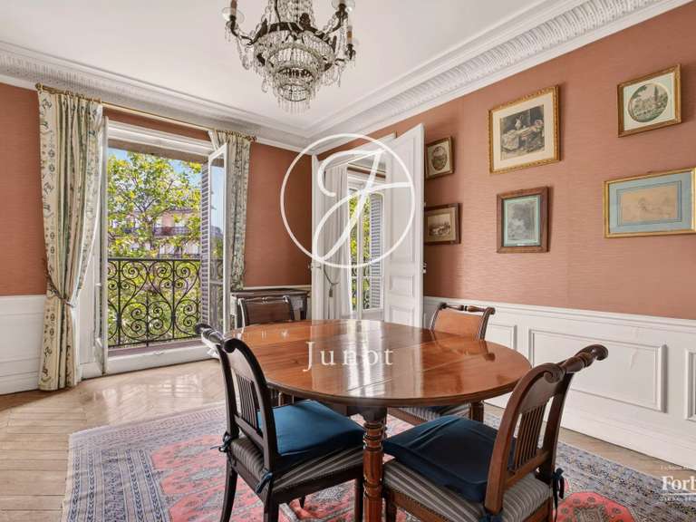 Appartement Paris 10e - 2 chambres - 115m²