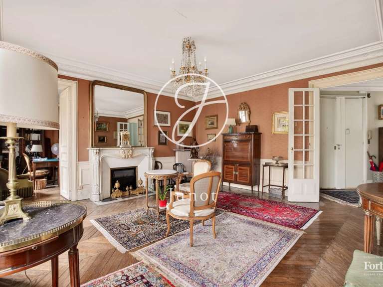Appartement Paris 10e - 2 chambres - 115m²