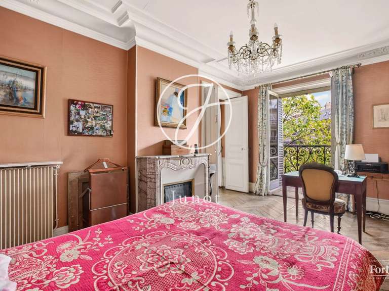 Appartement Paris 10e - 2 chambres - 115m²