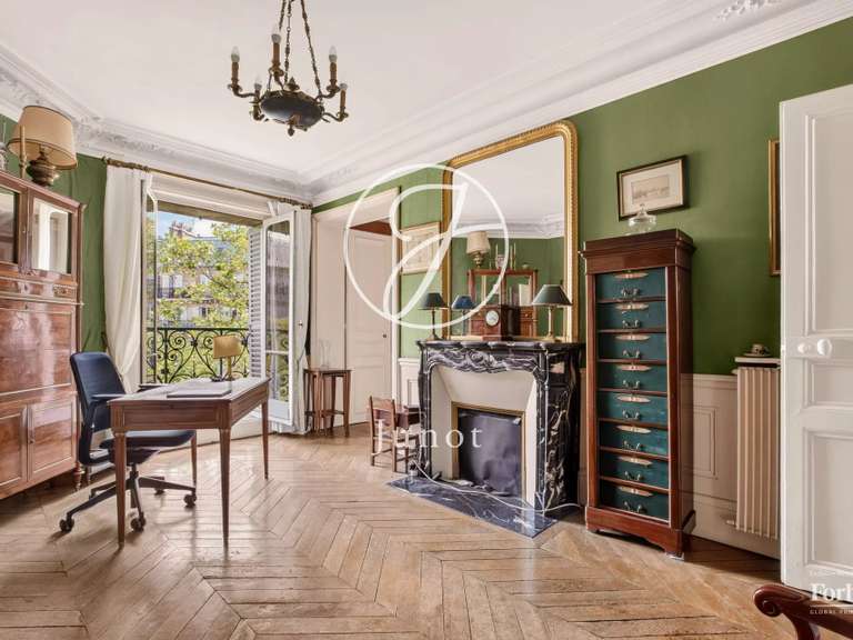 Appartement Paris 10e - 2 chambres - 115m²