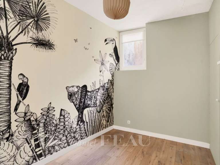 Appartement Paris 10e - 2 chambres - 65m²