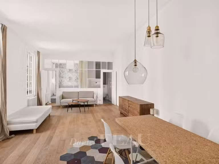 Appartement Paris 10e - 2 chambres - 65m²