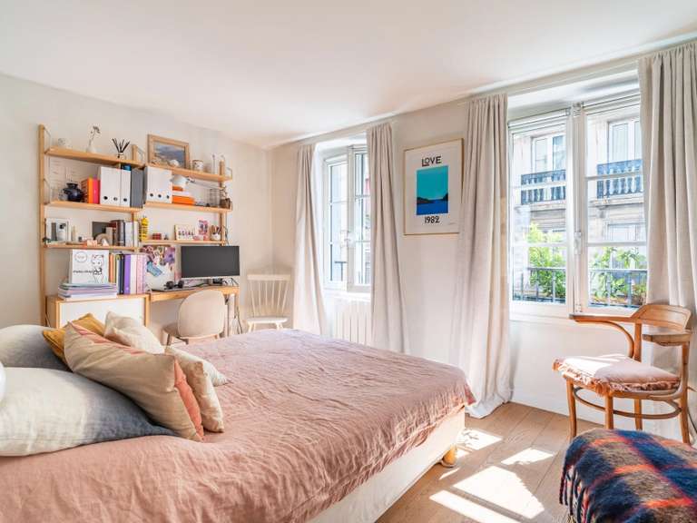 Appartement Paris 10e - 2 chambres - 87m²