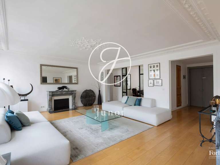 Appartement Paris 10e - 3 chambres - 125m²