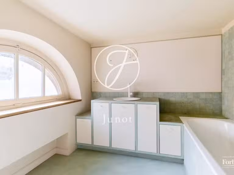 Appartement Paris 10e - 3 chambres - 118m²