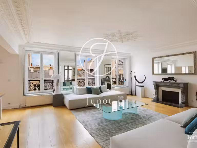 Appartement Paris 10e - 3 chambres - 125m²