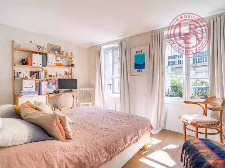 Appartement Paris 10e - 2 chambres - 87m²