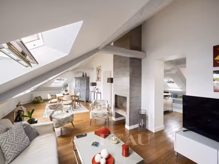 Appartement Paris 10e - 2 chambres - 114m²