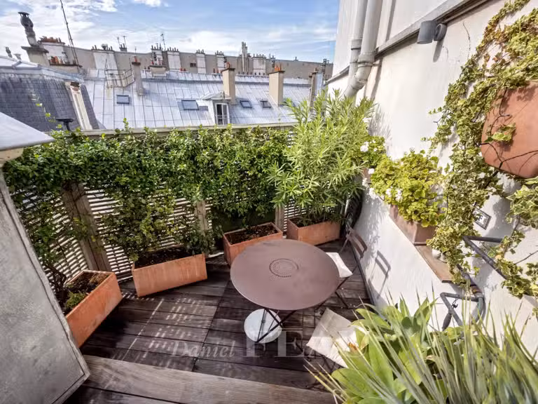 Appartement Paris 10e - 2 chambres - 114m²