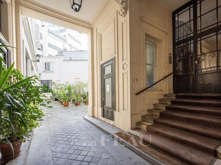 Appartement Paris 10e - 2 chambres - 114m²
