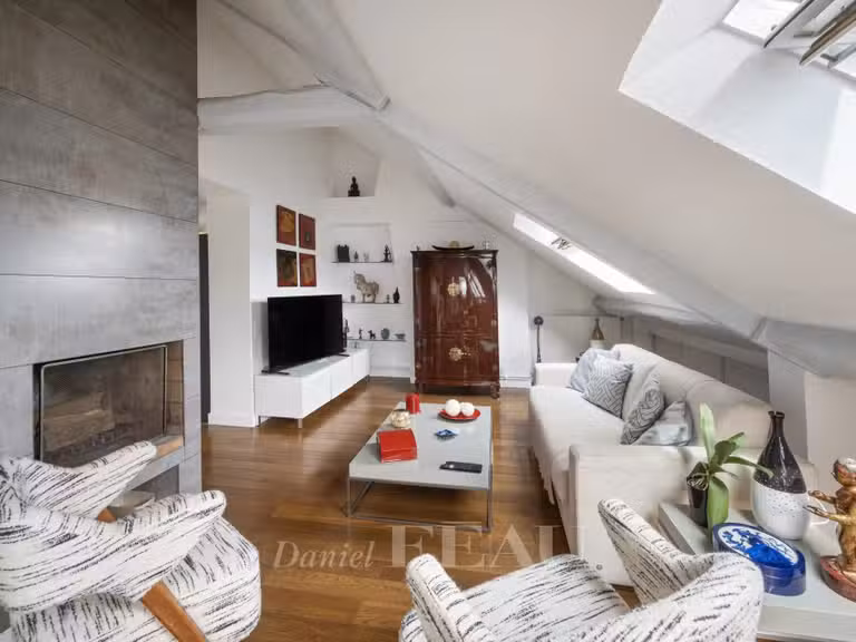 Appartement Paris 10e - 2 chambres - 114m²