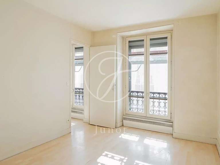 Appartement Paris 11e - 4 chambres - 103m²
