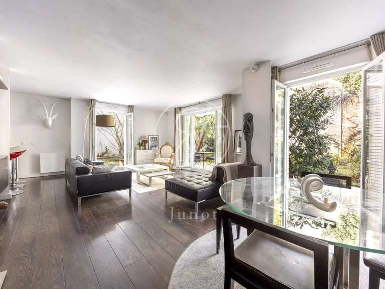Appartement Paris 11e - 2 chambres - 166m²