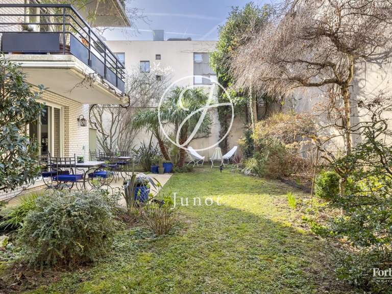 Appartement Paris 11e - 2 chambres - 166m²