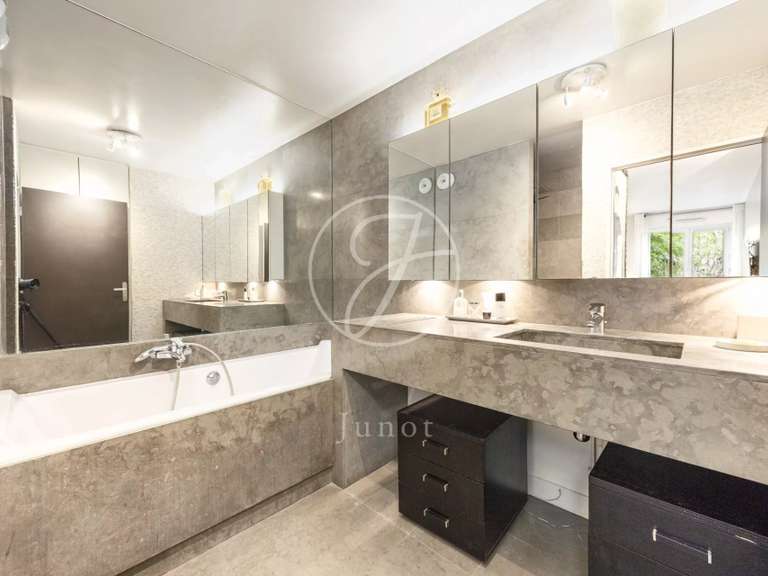 Apartment Paris 11e - 2 bedrooms - 166m²