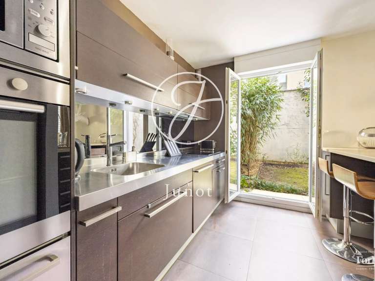 Appartement Paris 11e - 2 chambres - 166m²