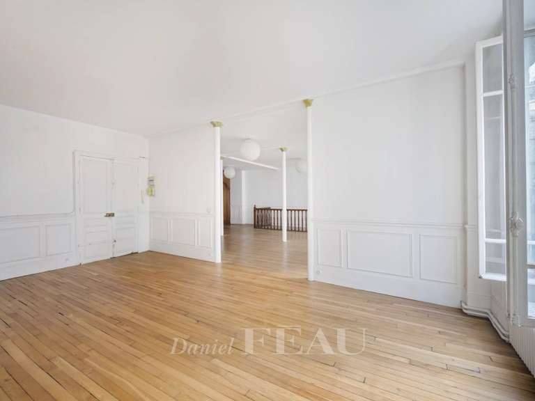 Appartement Paris 11e - 1 chambre - 153m²
