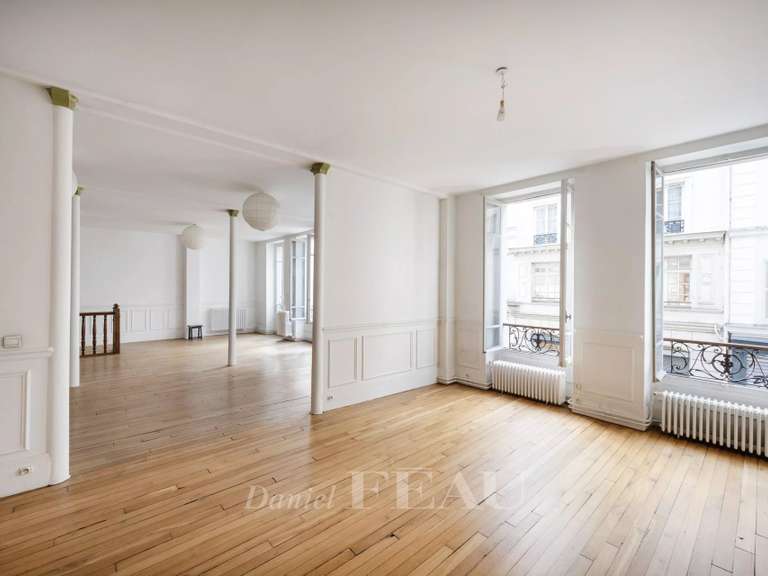 Appartement Paris 11e - 1 chambre - 153m²