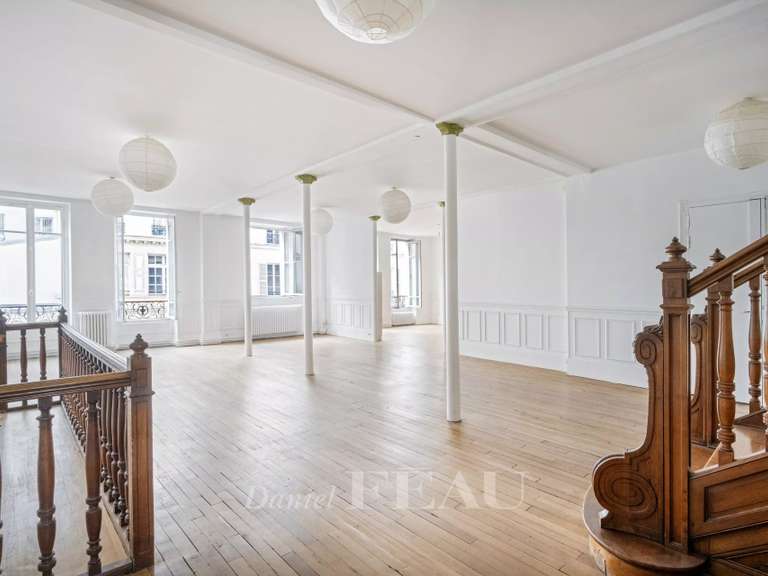 Appartement Paris 11e - 1 chambre - 153m²