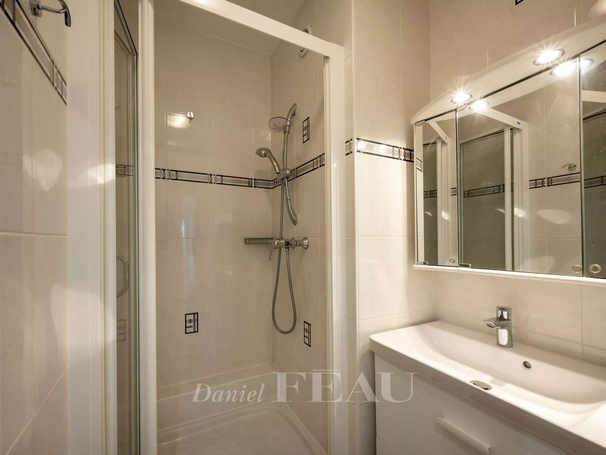 Apartment Paris 11e